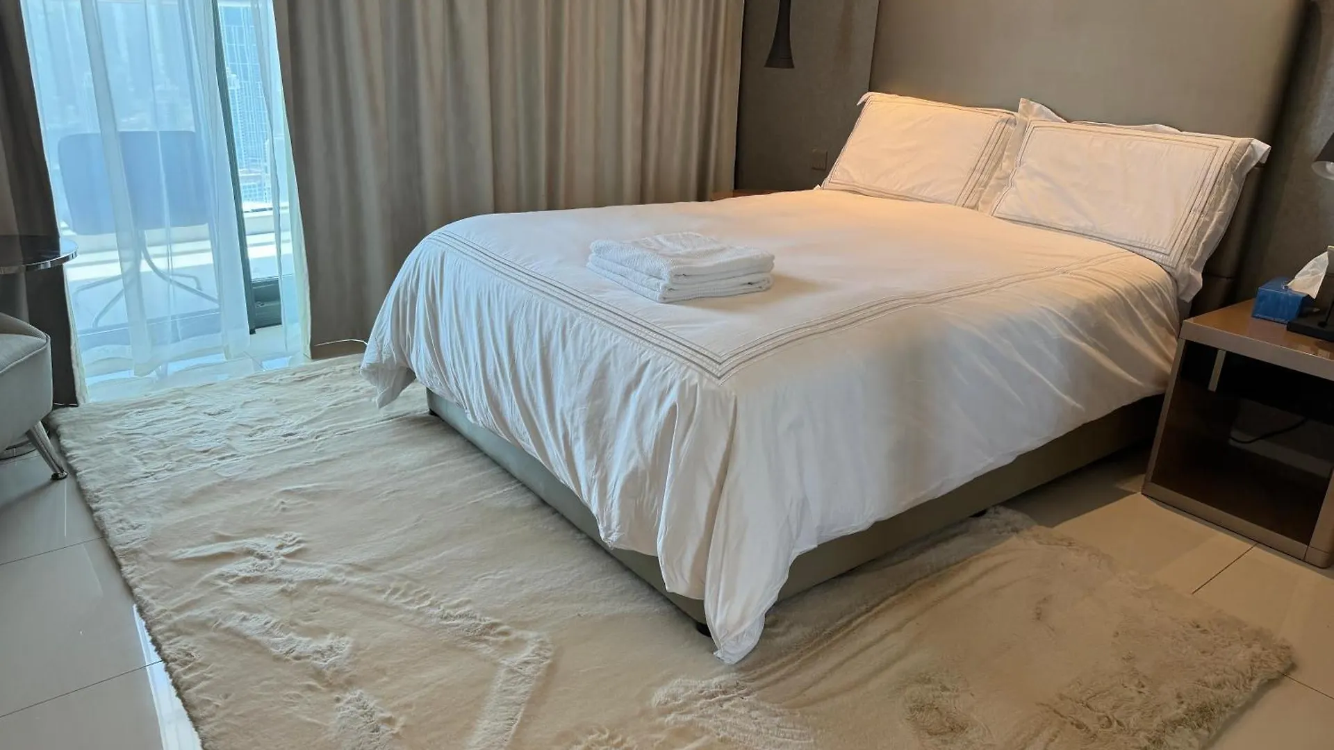 Royal Apartments By Damac Paramount Towers B Burj Khalifa Views Dubai United Arab Emirates