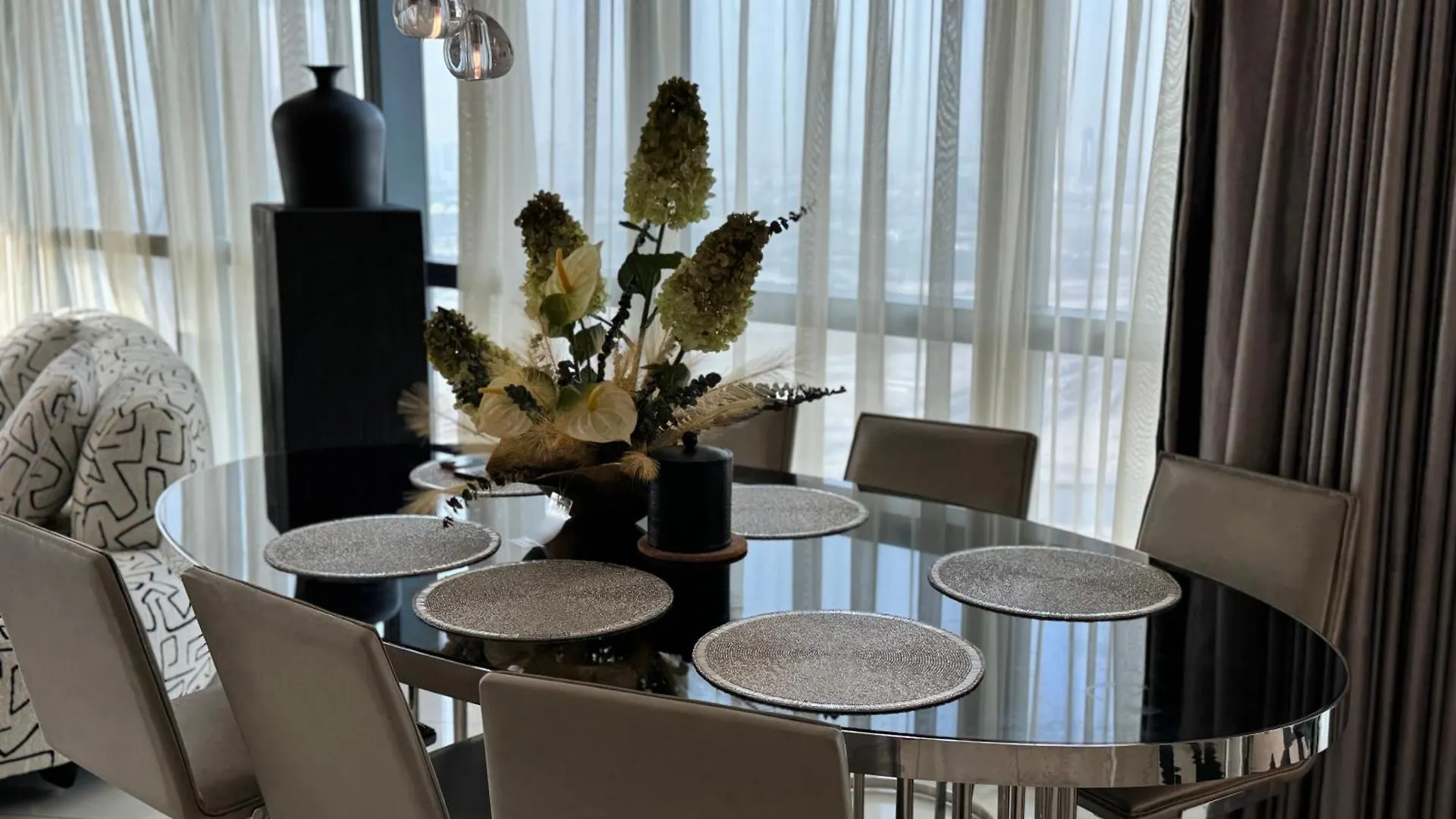 Royal Apartments By Damac Paramount Towers B Burj Khalifa Views Dubai United Arab Emirates