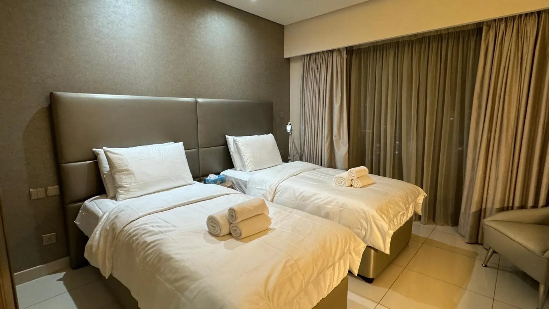 Royal Apartments By Damac Paramount Towers B Burj Khalifa Views Dubai