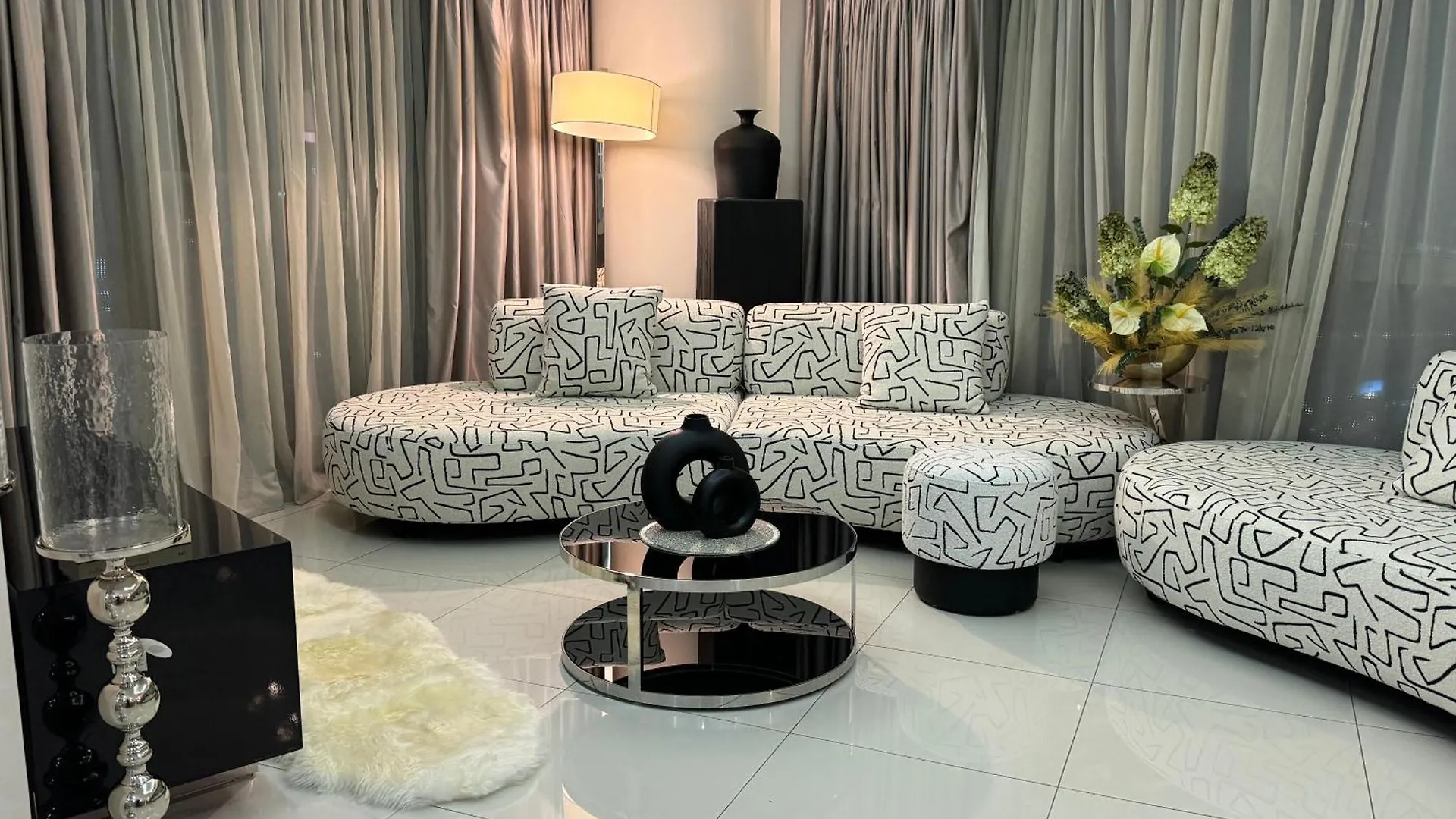 Royal Apartments By Damac Paramount Towers B Burj Khalifa Views Dubai