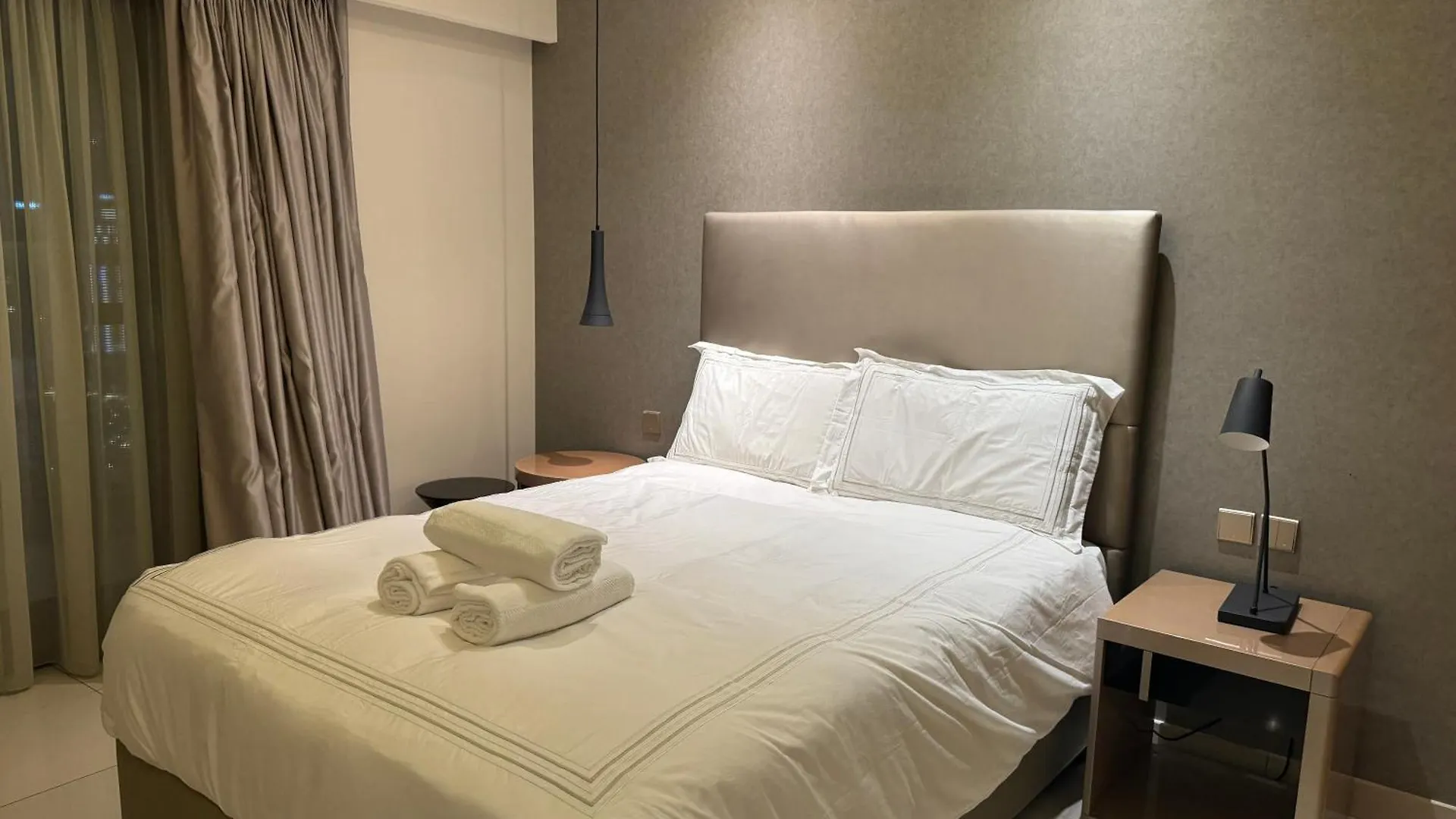 Royal Apartments By Damac Paramount Towers B Burj Khalifa Views Dubaj 0*,