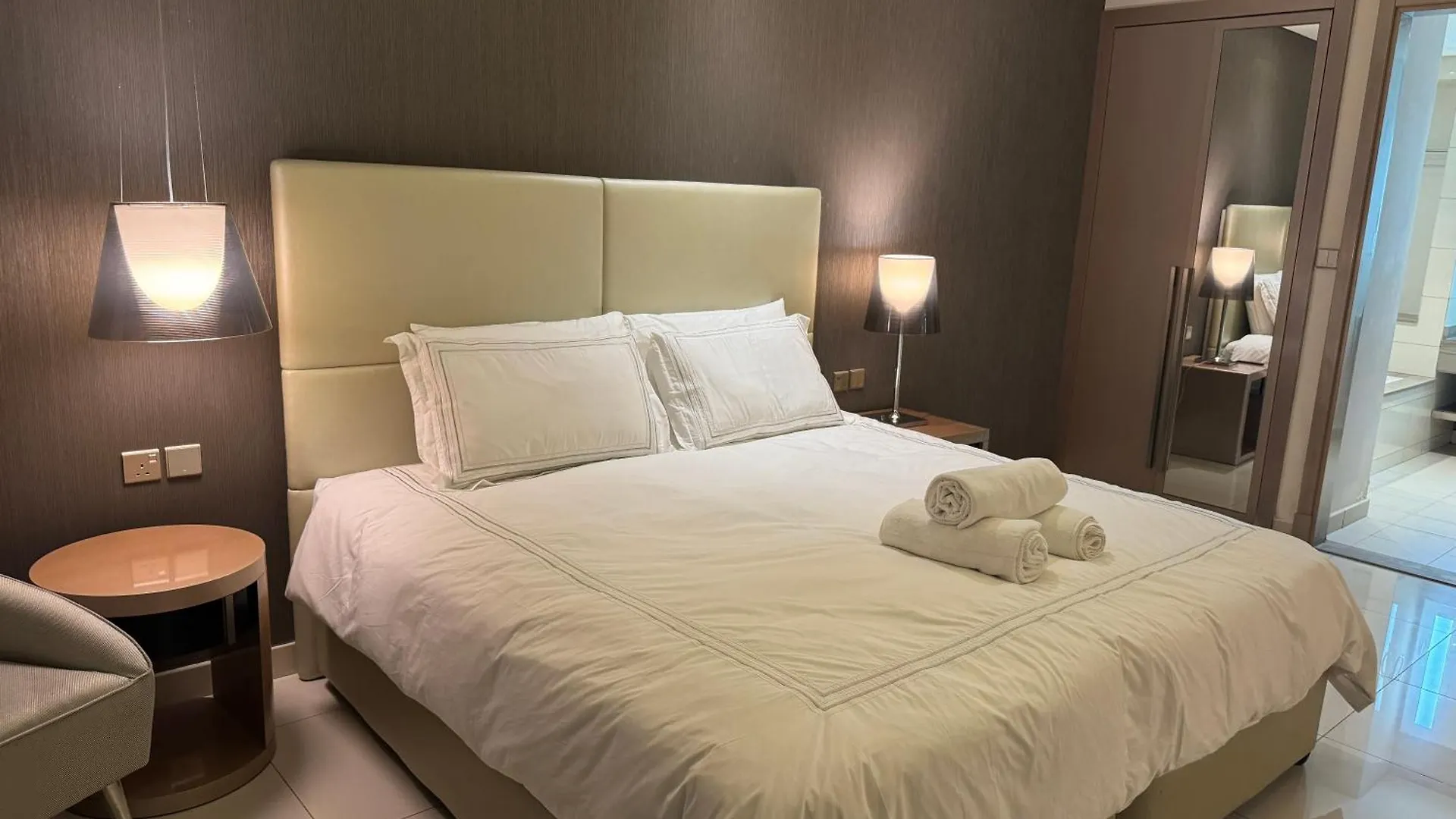 Royal Apartments By Damac Paramount Towers B Burj Khalifa Views Dubai
