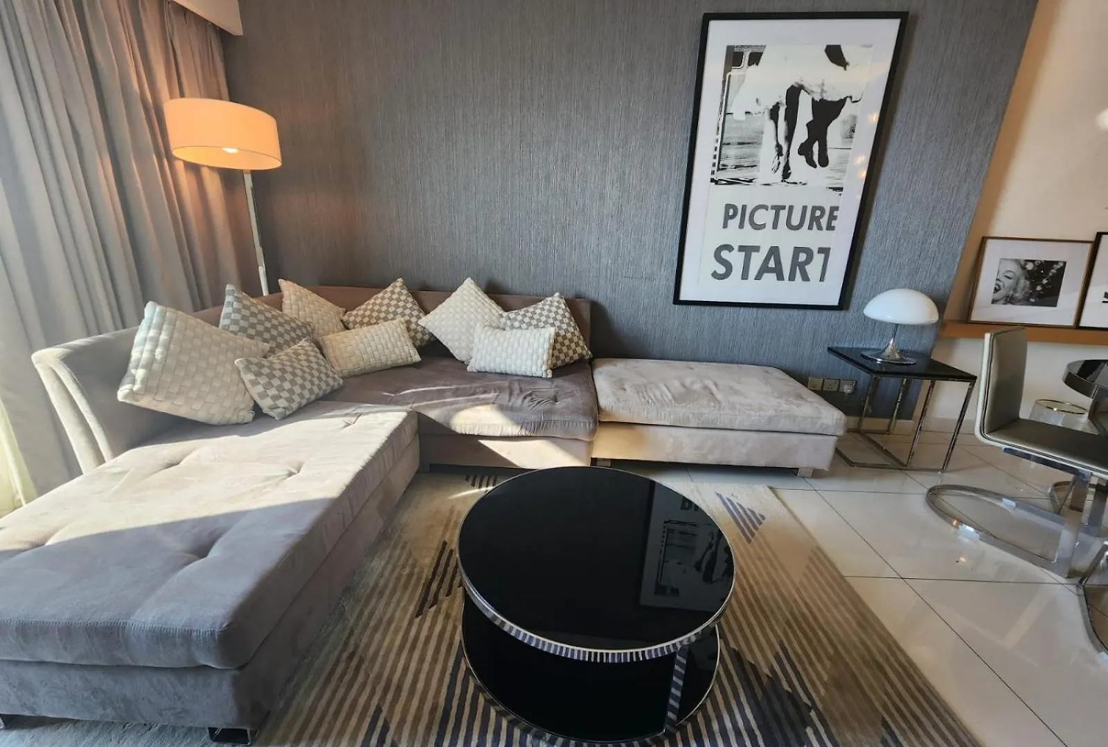 Royal Apartments By Damac Paramount Towers B Burj Khalifa Views Dubai United Arab Emirates